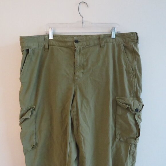 MADEWELL Plus Garment-Dyed Low-Slung Straight Cargo Pants in Classic Olive 18W - Picture 3 of 13